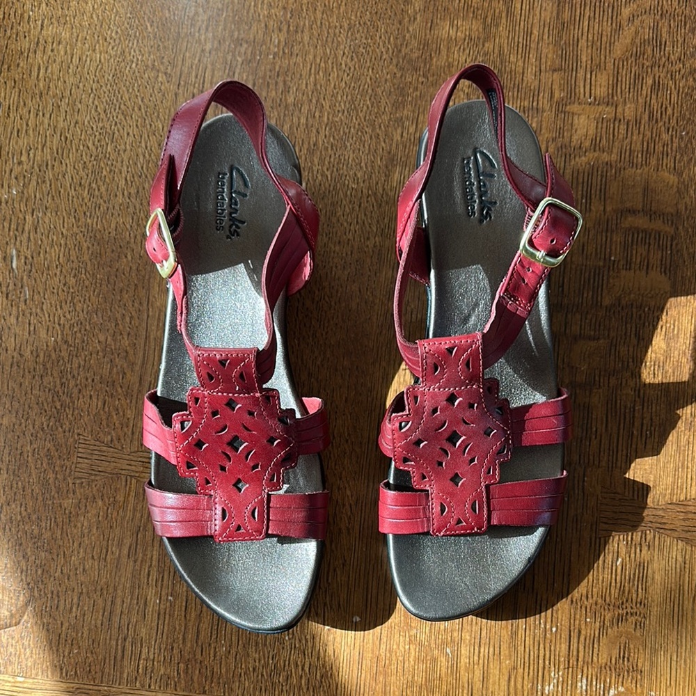 Brand new Clarks Women's Red Sandals size 9.5 wide